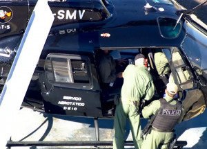 fabricio-queiroz-e-levado-para-presidio-de-benfica-no-rio-correio-nogueirense