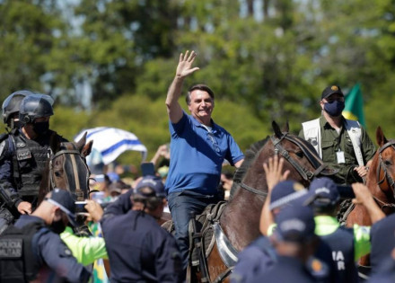 juiz-federal-obriga-jair-bolsonaro-a-usar-mascara-em-locais-publicos-do-df-correio-nogueirense