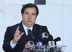 maia-aguarda-proposta-do-governo-para-debater-prorrogacao-de-auxilio-correio-nogueirense