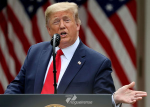 trump-encanta-apoiadores-e-alarma-autoridades-de-saude-com-comicio-correio-nogueirense