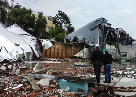 ao-menos-nove-pessoas-morreram-devido-a-ciclone-que-atingiu-regiao-sul-correio-nogueirense