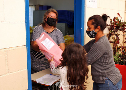 educacao-de-holambra-entrega-cerca-de-2-mil-novas-apostilas-para-estudo-a-distancia-correio-nogueirense