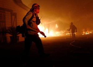 Incêndios florestais avançam na Califórnia