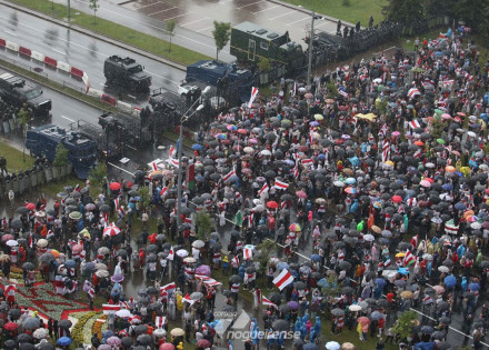 manifestantes-fazem-novo-protesto-em-minsk-correio-nogueirense