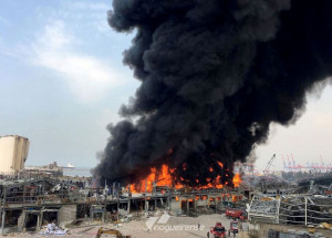 incendio-atinge-area-do-porto-de-beirute-um-mes-apos-grande-explosao-correio-nogueirense