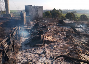 incendio-destroi-casa-de-madeira-em-artur-nogueira-ninguem-ficou-ferido-correio-nogueirense-capa