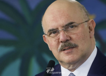 ministro-da-educacao-diz-que-por-ele-aulas-voltariam-amanha-correio-nogueirense