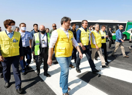 o_presidente_da_republica_jair_bolsonaro_visita_as_obras_de_recuperacao_da_pista_principal_do_aeroporto_de_congonhas20200905_0522_0