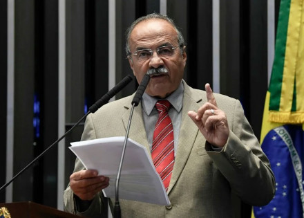 barroso-pede-que-plenario-do-stf-decida-sobre-afastamento-de-senador-correio-nogueirense