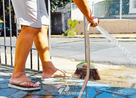 prefeitura-de-artur-nogueira-vai-multar-em-r-500-quem-lavar-calcada-com-agua-tratada-correio-nogueirense