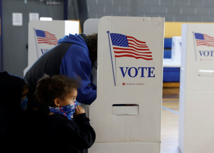 2020-11-03t184525z_448668017_rc2uvj9zpysk_rtrmadp_3_usa-election-pennsylvania_0 (1)