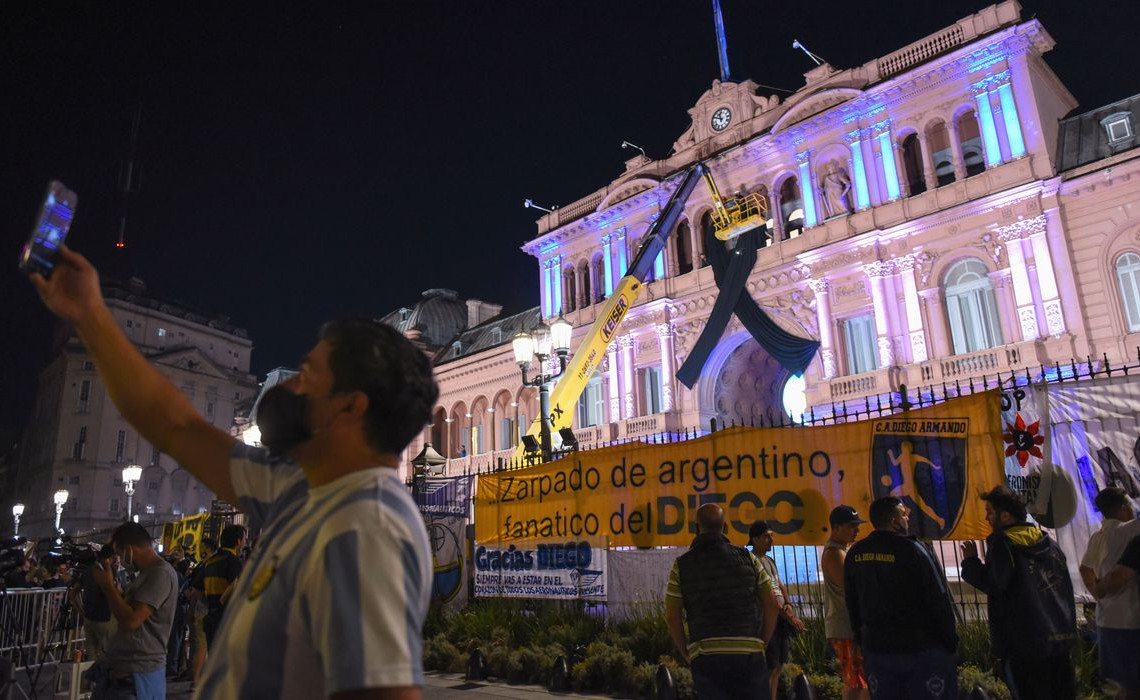 2020-11-26t045437z_1560646810_rc2sak9523kv_rtrmadp_3_soccer-argentina-maradona-death