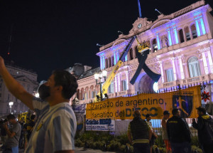 2020-11-26t045437z_1560646810_rc2sak9523kv_rtrmadp_3_soccer-argentina-maradona-death