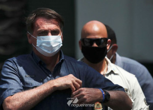 bolsonaro-vota-nesta-manha-na-vila-militar-no-rio-de-janeiro-correio-nogueirense