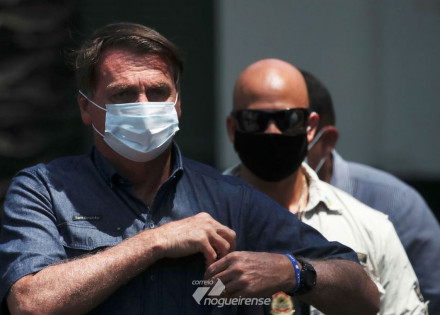 bolsonaro-vota-nesta-manha-na-vila-militar-no-rio-de-janeiro-correio-nogueirense