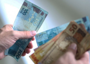 bolsonaro-anuncia-aumento-do-salario-minimo-para-r-1-100-correio-nogueirense