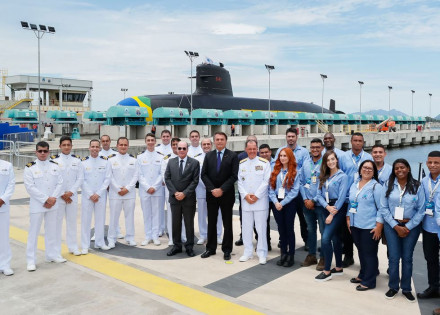bolsonaro-participa-de-batismo-e-lancamento-de-submarino-no-rio-correio-nogueirense