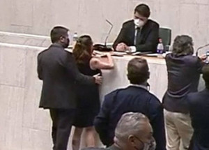 deputada-isa-penna-e-assediada-sexualmente-na-alesp-correio-nogueirense