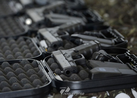 governo-zera-aliquota-de-imposto-de-importacao-de-revolver-e-pistola-correio-nogueirense