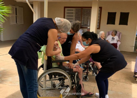 covid-19-artur-nogueira-vacina-29-idosos-da-aidan-correio-nogueirense