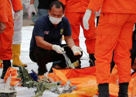 encontrados-corpos-e-destrocos-do-boeing-737-que-caiu-na-indonesia-correio-nogueirense