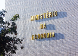 ministerio-pede-avanco-de-reformas-para-manter-fabricas-no-pais-correio-nogueirense