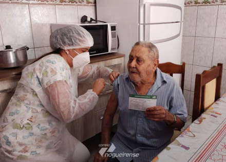 covid-19-prefeitura-de-artur-nogueira-realiza-vacinacao-em-idosos-acamados-correio-nogueirense