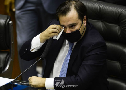 emocionado-rodrigo-maia-se-despede-da-presidencia-da-camara-correio-nogueirense