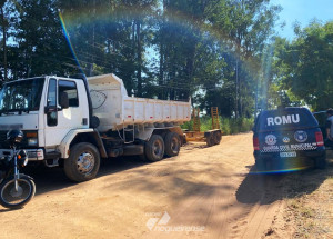 policia-municipal-e-equipe-de-posturas-de-artur-nogueira-flagra-descarte-irregular-de-entulho-e-multa-empresa-correio-nogueirense