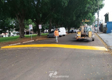 ruas-de-artur-nogueira-recebem-pinturas-em-lombadas-e-placas-de-sinalizacao-correio-nogueirense