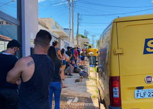 foto-mostra-longa-fila-na-agencia-dos-correios-de-artur-nogueira-correio-nogueirense