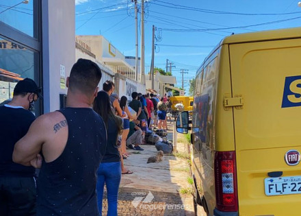 foto-mostra-longa-fila-na-agencia-dos-correios-de-artur-nogueira-correio-nogueirense