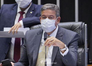 aprovado-texto-base-de-projeto-que-permite-empresas-comprarem-vacinas-correio-nogueirense