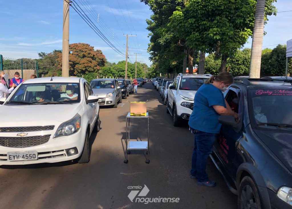 Artur Nogueira faz drivethru para vacinar idosos de 63 anos nesta
