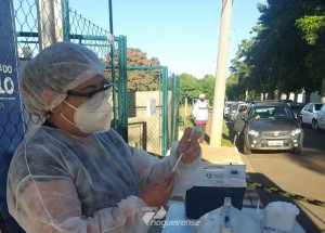 artur-nogueira-faz-drive-thru-para-vacinar-idosos-de-64-anos-nesta-sexta-correio-nogueirense