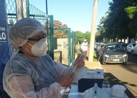 artur-nogueira-faz-drive-thru-para-vacinar-idosos-de-64-anos-nesta-sexta-correio-nogueirense