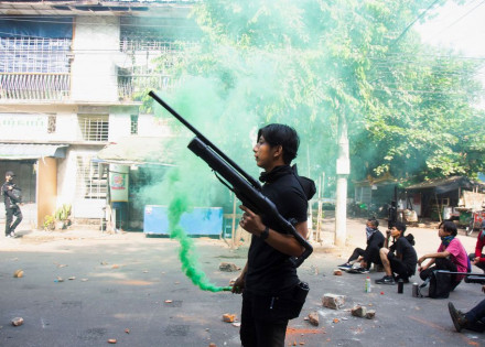 choque-com-tropas-deixa-11-manifestantes-mortos-em-myanmar-correio-nogueirense