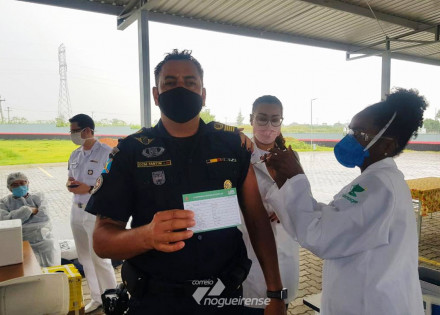 gms-e-agentes-de-transito-de-artur-nogueira-sao-vacinados-contra-a-covid-19-correio-nogueirense