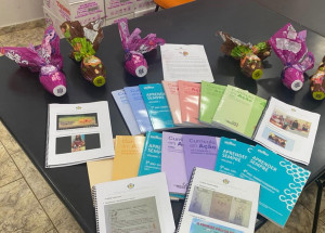 prefeito-de-engenheiro-coelho-e-vice-entregam-ovos-de-pascoa-para-alunos-da-rede-publica-correio-nogueirense