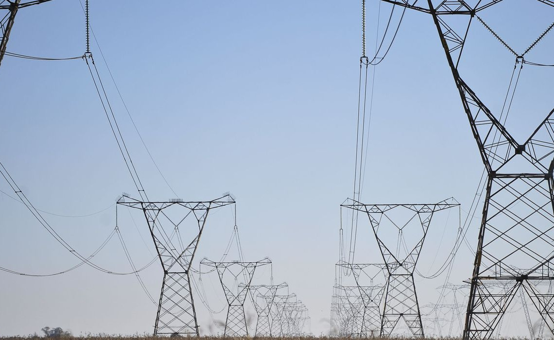 Linhas de transmissão de energia, energia elétrica