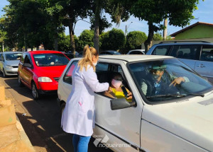 artur-nogueira-realiza-drive-thru-para-vacinar-idosos-de-61-anos-nesta-quinta-correio-nogueirense