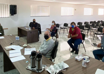 comissao-de-vereadores-para-estudo-e-revisao-geral-da-loman-da-camara-de-artur-nogueira-ouve-secretarios-municipais-correio-nogueirense-capa