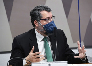 ernesto-araujo-nega-que-sua-atuacao-prejudicou-compra-de-vacinas-correio-nogueirense