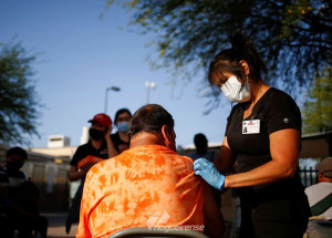 latinos-viajam-aos-estados-unidos-em-busca-de-imunizacao-correio-nogueirense