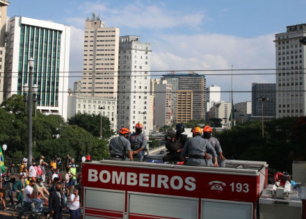 parentes-amigos-e-apoiadores-se-despedem-de-bruno-covas-correio-nogueirense