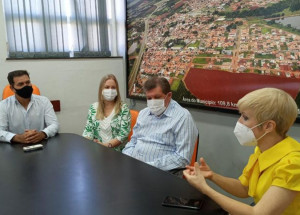 prefeito-de-engenheiro-coelho-recebe-deputada-estadual-damaris-moura-que-anuncia-emendas-para-a-cidade-correio-nogueirense