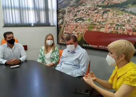 prefeito-de-engenheiro-coelho-recebe-deputada-estadual-damaris-moura-que-anuncia-emendas-para-a-cidade-correio-nogueirense