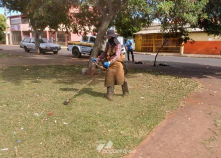 prefeitura-de-engenheiro-coelho-realiza-mutirao-de-limpeza-e-manutencao-de-iluminacao-em-pracas-e-jardins-correio-nogueirense