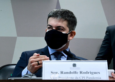 randolfe-apresenta-requerimento-para-convocacao-de-bolsonaro-na-cpi-correio-nogueirense