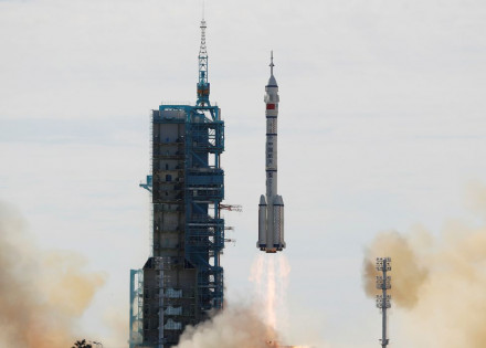 2021-06-17t013214z_1932877738_rc212o9inubl_rtrmadp_3_space-exploration-china-shenzhou